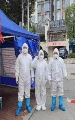 疫情當(dāng)下顯擔(dān)當(dāng)(圖4) 疫情當(dāng)下顯擔(dān)當(dāng)(圖4)